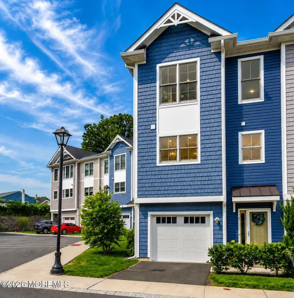7 Raritan Cove, Keyport, NJ 07735