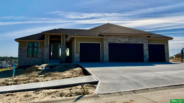 22107 Hampton Drive, Gretna, NE 68028