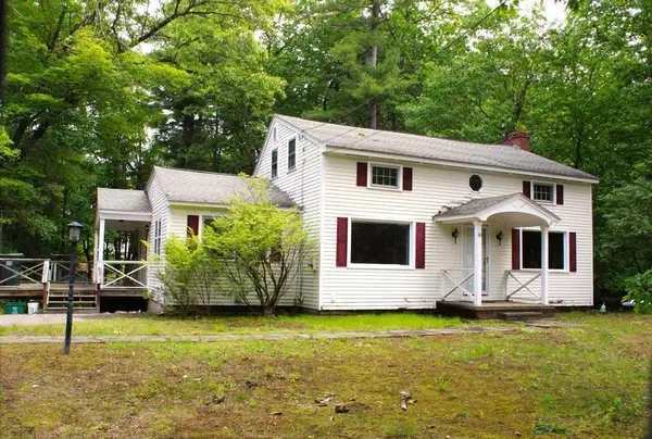 82 Pine Valley Dr, Dracut, MA 01826