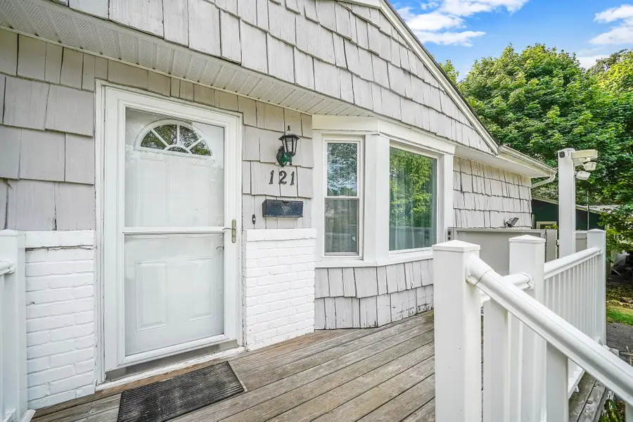 121 Foxdale Lane, Port Jefferson, NY 11777 - #3