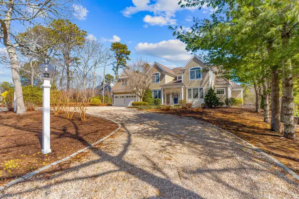 36 Troon Way, Mashpee, MA 02649