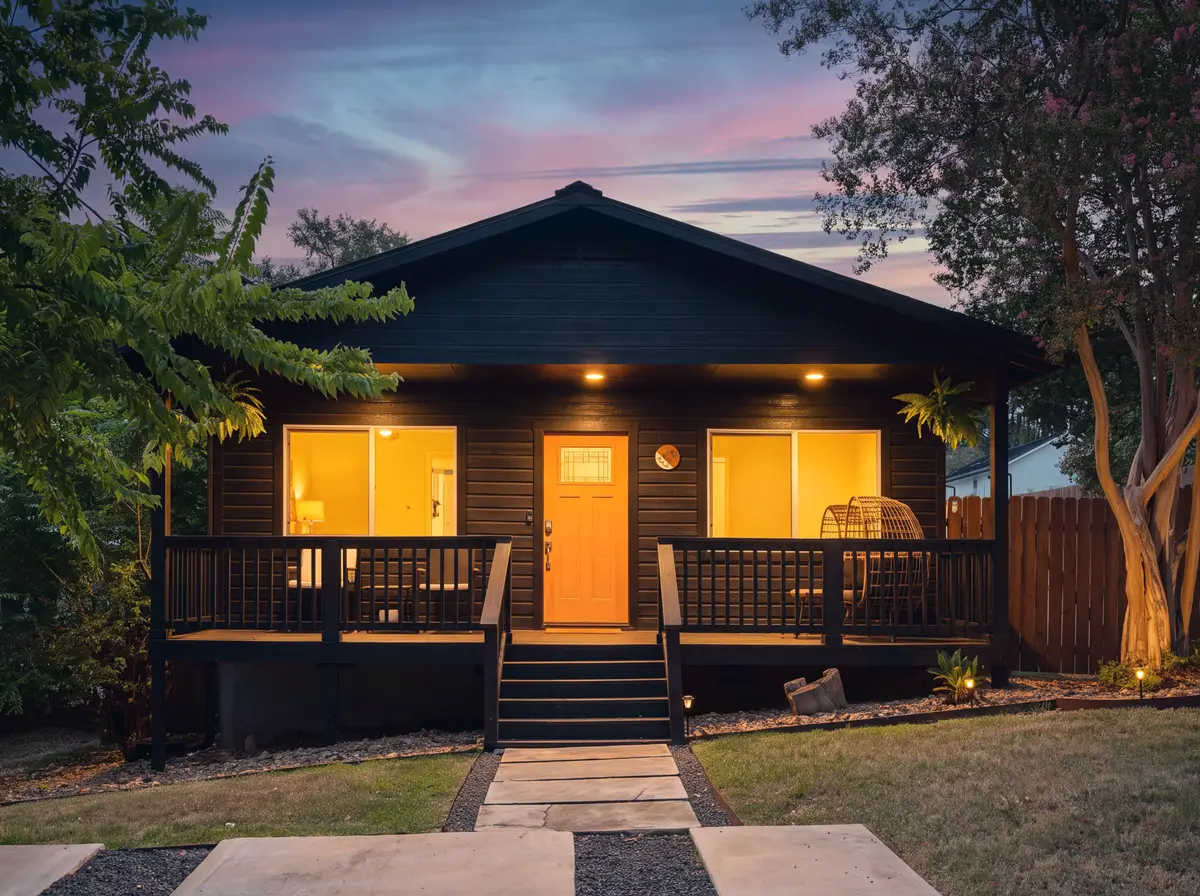 2501 E 11th St, Austin, TX 78702 - #1