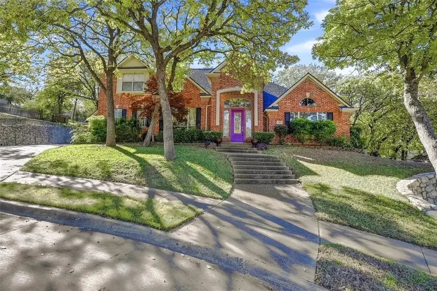 812 Lake View Court E, Crowley, TX 76036 - Image #2