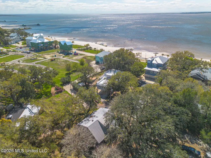 408 Oakwood Drive, Ocean Springs, MS 39564 - #3