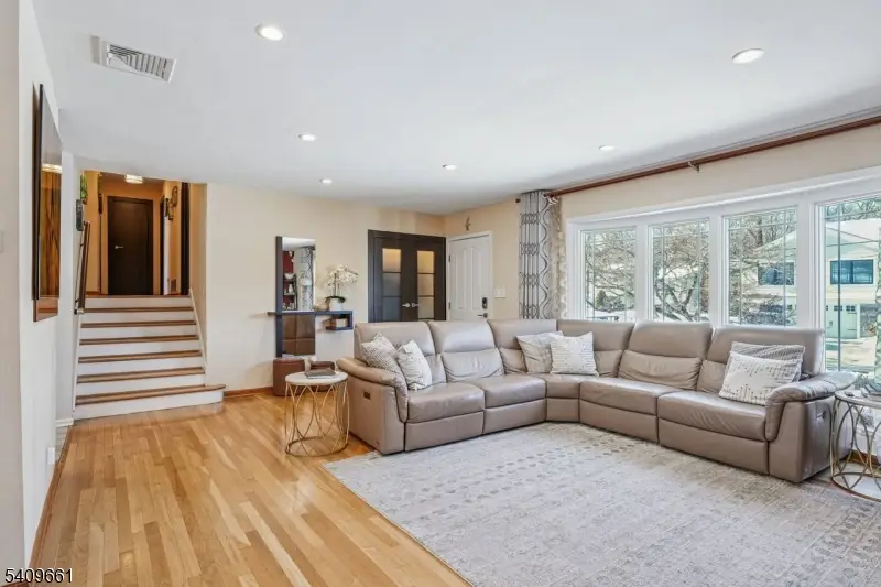 33 Haran Cir, Millburn, NJ 07041 - #3