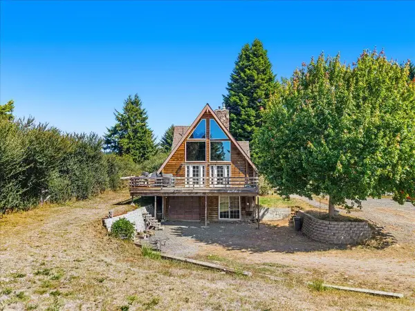3767 Dows Prairie Road, Dows Prairie, CA 95519