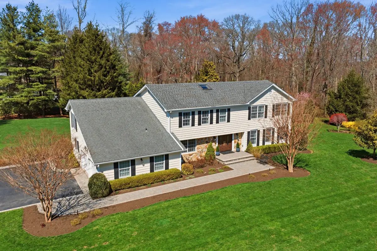 2 Cedarwood Court, Laurel Hollow, NY 11791 - #1