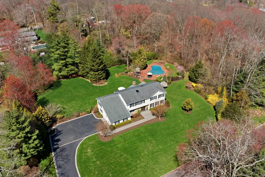 2 Cedarwood Court, Laurel Hollow, NY 11791 - #2