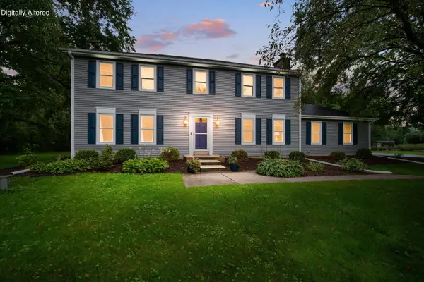 1626 Devonshire Dr, Cedarburg, WI 53012