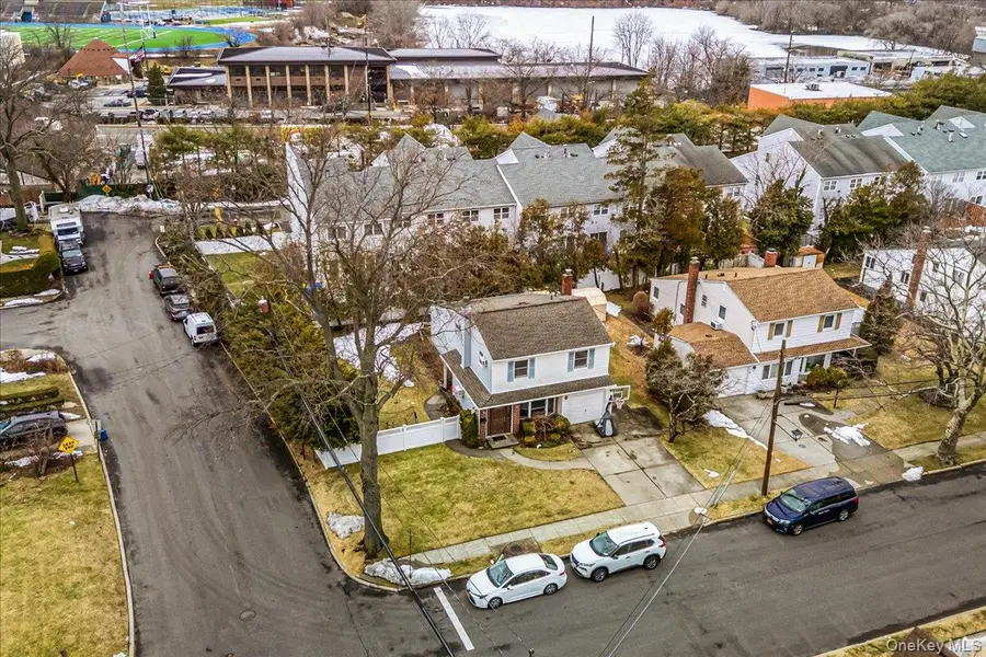 17 Whitehall Lane, New Hyde Park, NY 11040 - #2