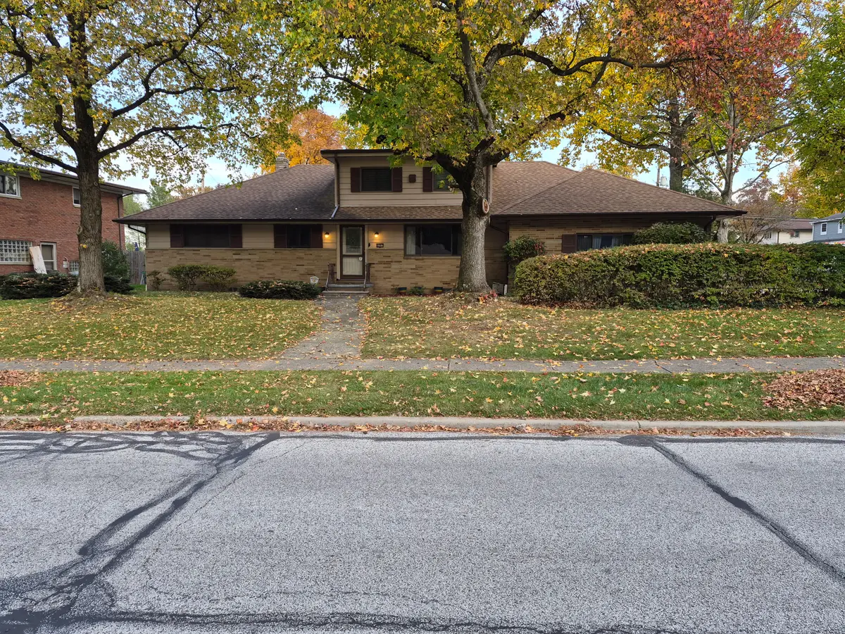 6697 Greenbriar Drive, Parma Heights, OH 44130 - #1