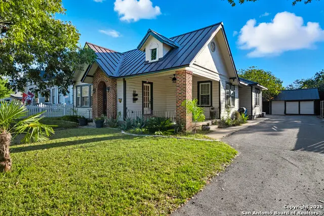 611 S Austin Street, Seguin, TX 78155 - Image #2