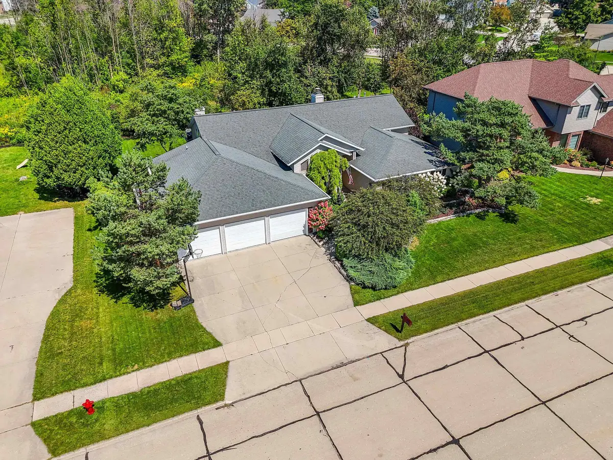 3718 WESTWOOD LANE, Manitowoc, WI 54220 - #1