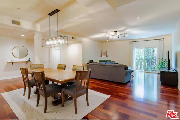 956 S Wilton Place #305, Los Angeles, CA 90019