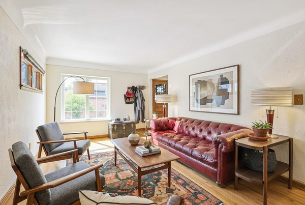 711 Grandview Avenue W, Roseville, MN 55113