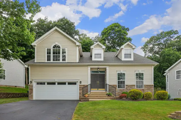 184 Smoke Rise Rd, Bernards Twp., NJ 07920