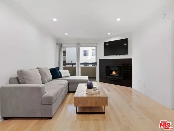 21520 Burbank Boulevard #112, Woodland Hills, CA 91367