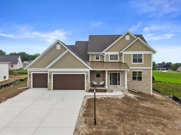 N66W21349 Sweet Clover Ln, Menomonee Falls, WI 53051