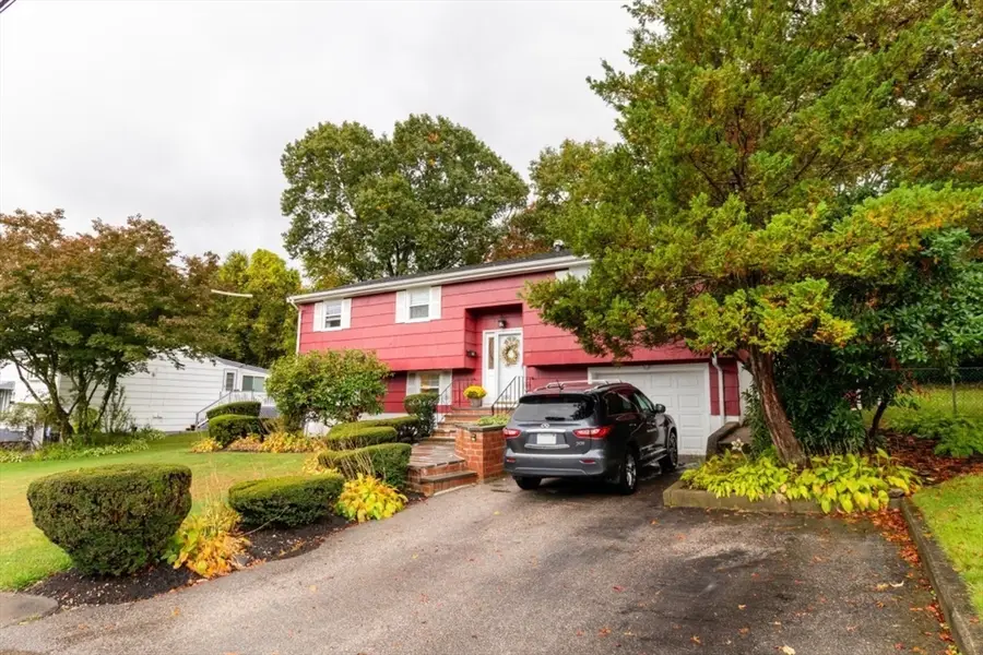 89 Fernandez Cir, Randolph, MA 02368 - Image #2