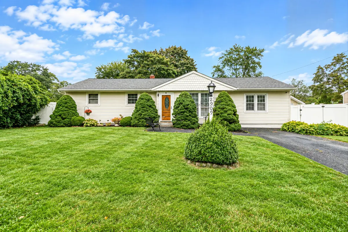 2909 Connecticut Avenue, Medford, NY 11763 - #1