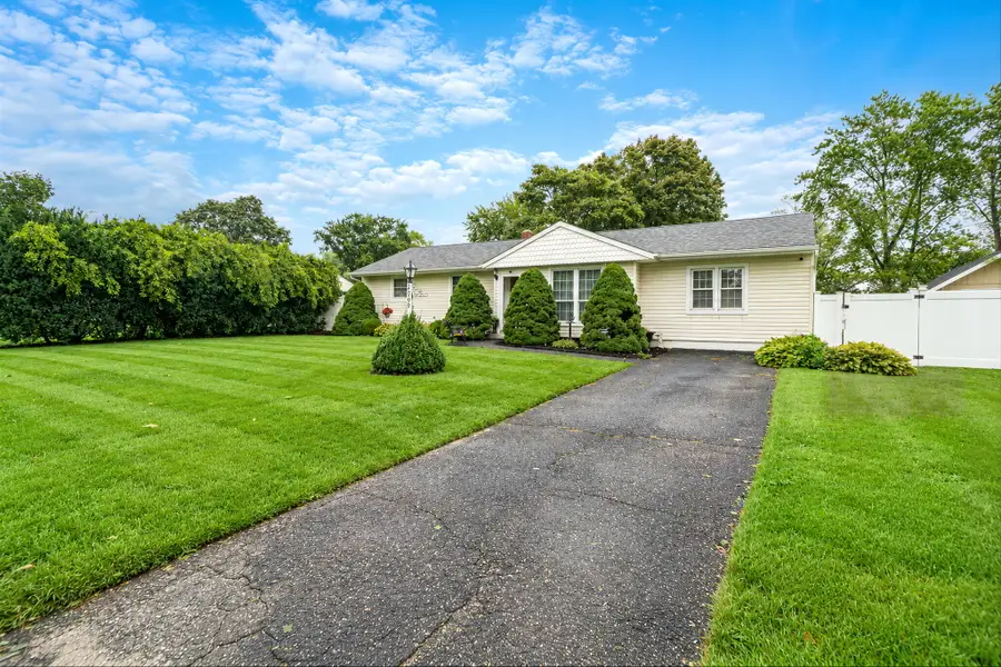 2909 Connecticut Avenue, Medford, NY 11763 - #2