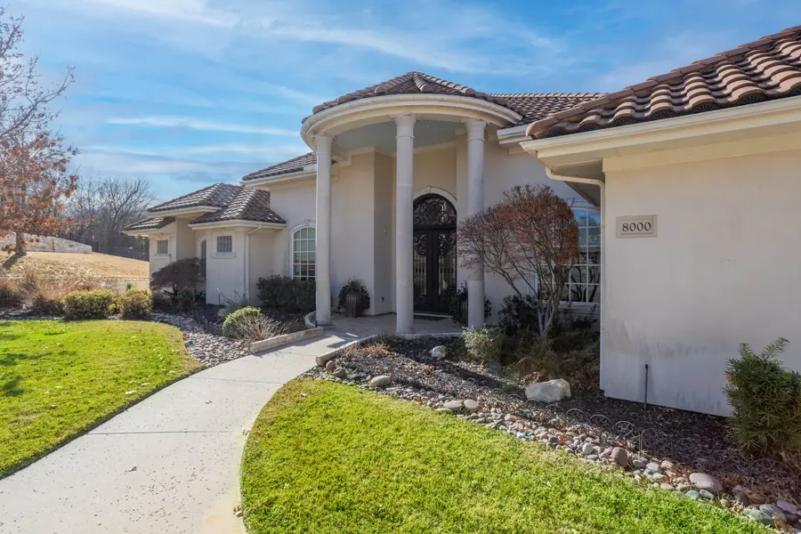 8000 Echo Hills Court S, Benbrook, TX 76126 - Image #2