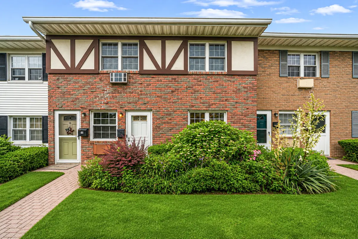 11 Springwood Drive, North Babylon, NY 11703 - #1