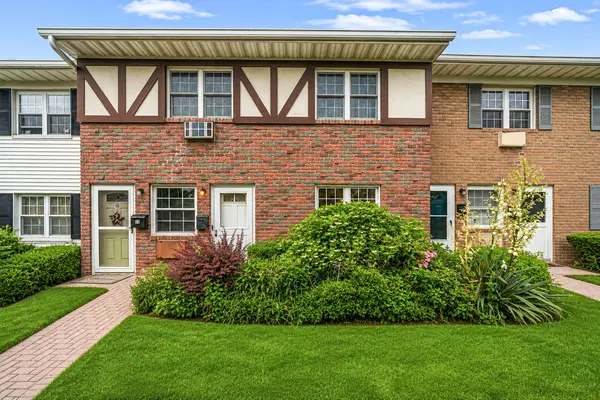 11 Springwood Drive, North Babylon, NY 11703