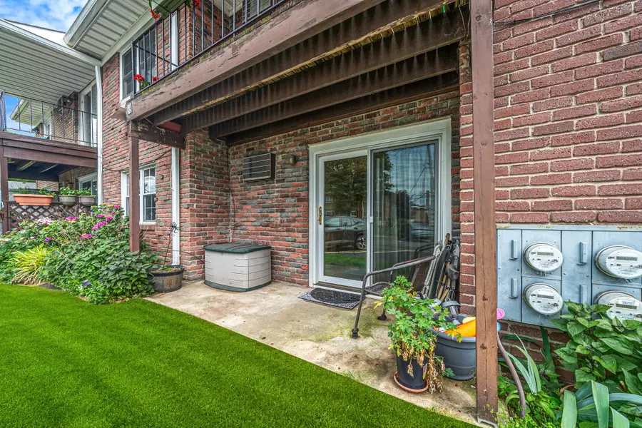 11 Springwood Drive, North Babylon, NY 11703 - #3