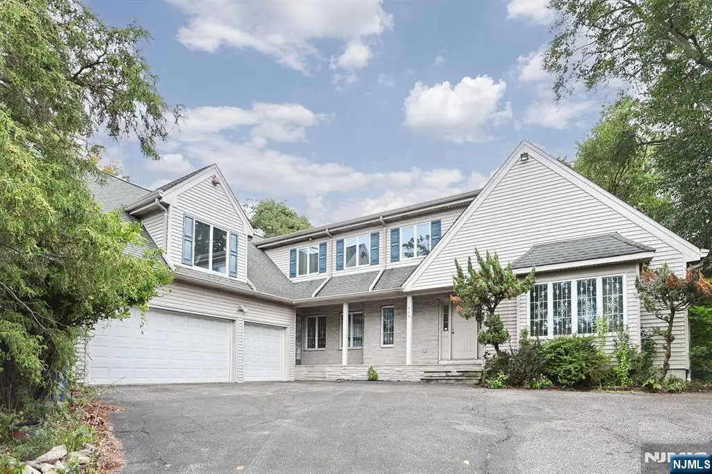 860 Pascack Rd, Paramus, NJ 07652 - Image #1