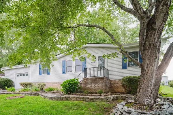 402 Deerfield Court, Hendersonville, NC 28792