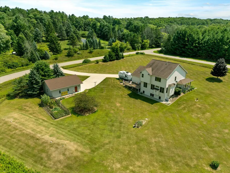 2080 St Patrick Cir, Erin, WI 53027 - Image #2