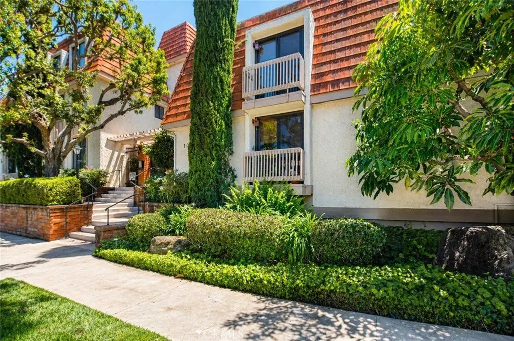 10470 Riverside #102, Toluca Lake, CA 91602 - #1
