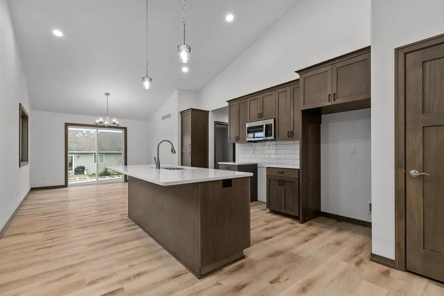 503 FOUNDERS WAY, Little Chute, WI 54140 - Image #2