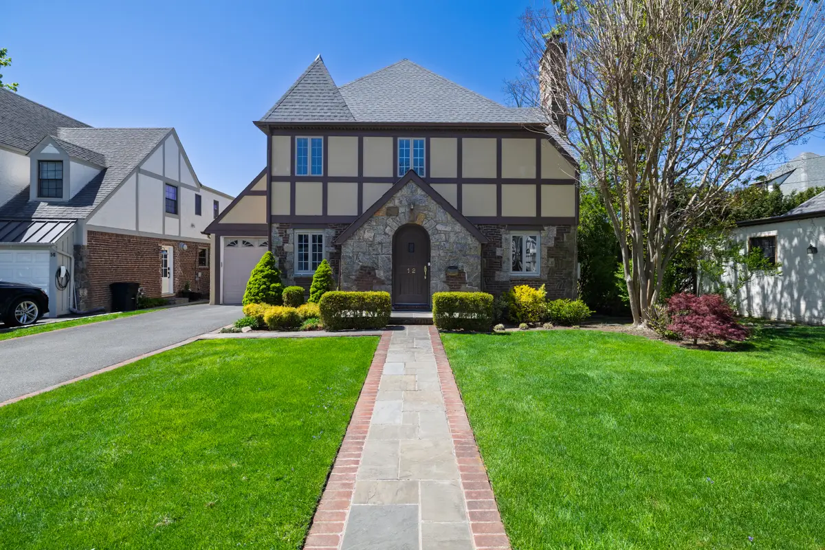 12 May Court, Rockville Centre, NY 11570 - #1