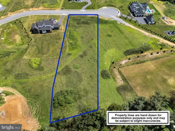 104 Calia Cir, HUMMELSTOWN, PA 17036