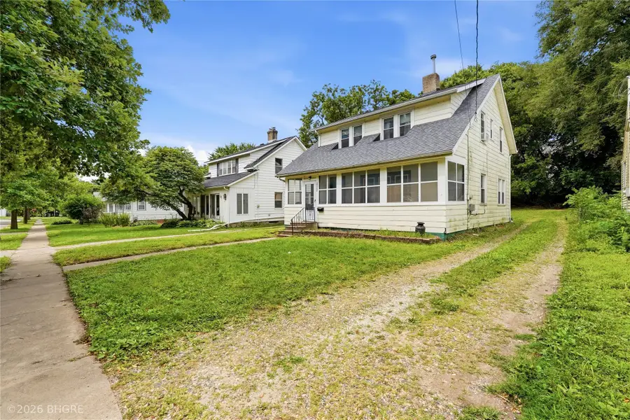 2322 E 11th Street, Des Moines, IA 50316 - #2
