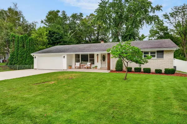 11500 N Buntrock Ave, Mequon, WI 53092
