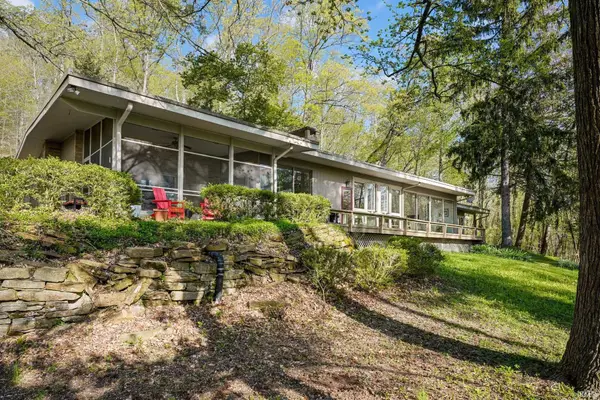 9806 Raintree Drive N, Columbus, IN 47201