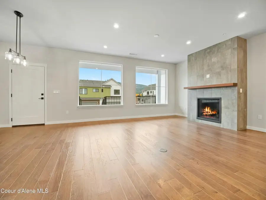 995 E RAILROAD AVENUE, Post Falls, ID 83854 - Image #3