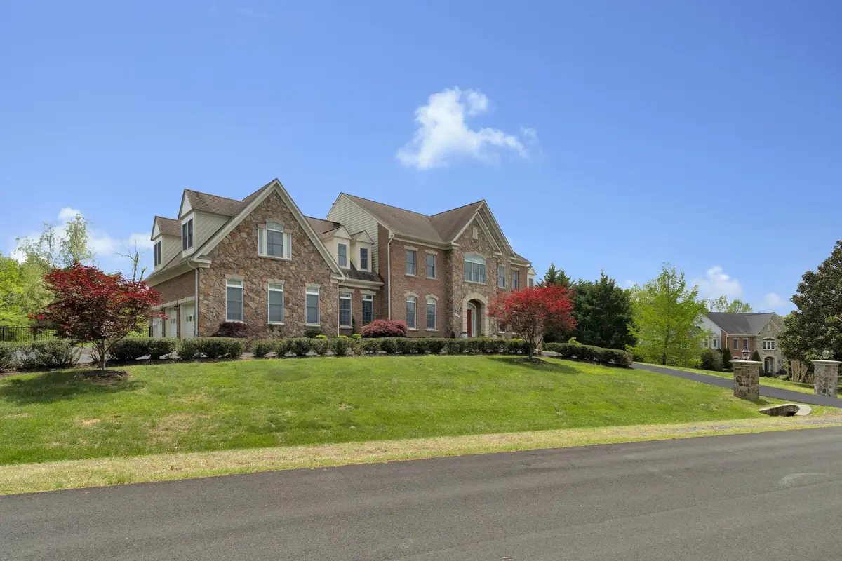 9907 Hessick Ct, Great Falls, VA 22066 - Image #1