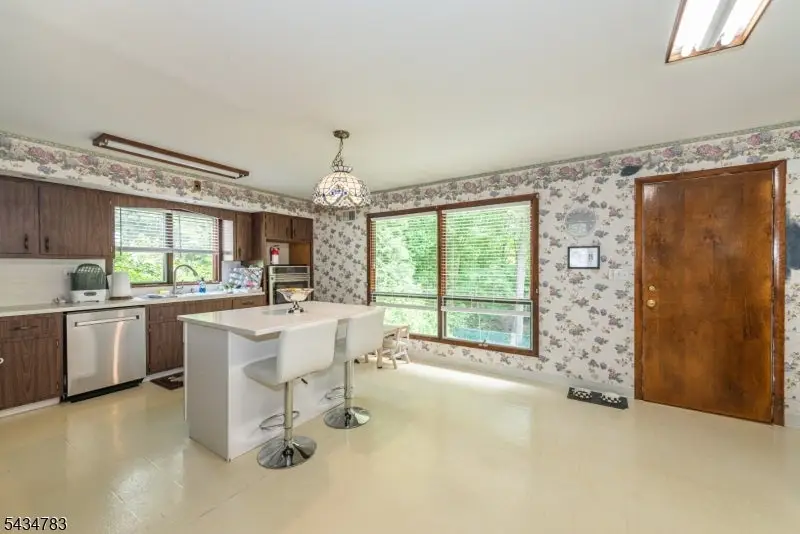 319 Winifred Dr, Totowa, NJ 07512 - #3