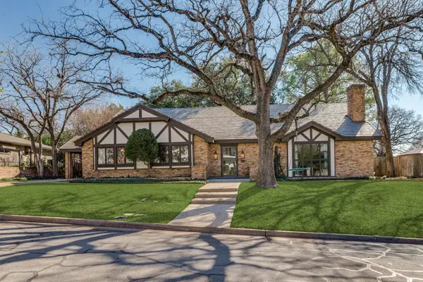 1213 Greenbriar Lane, Arlington, TX 76013