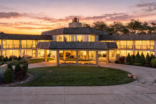 3405 S Browns Lake Dr, Burlington, WI 53105