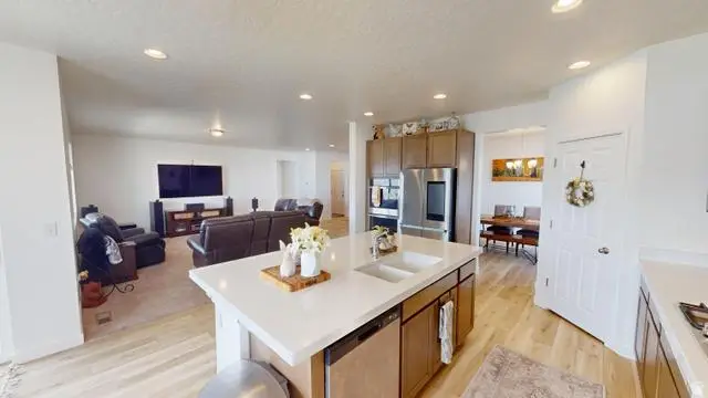 635 S Chan Dr E, Grantsville, UT 84029 - #3