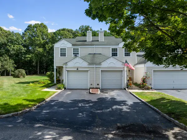 75 Fox Court, Manorville, NY 11949