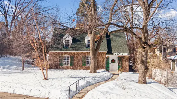 2740 Thomas Avenue S, Minneapolis, MN 55416