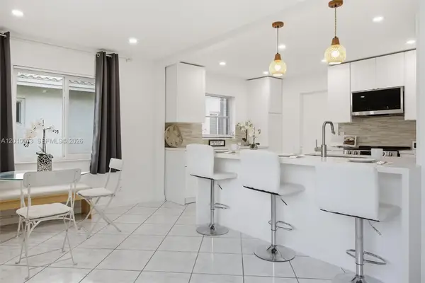 9011 NW 15th Pl, Plantation, FL 33322
