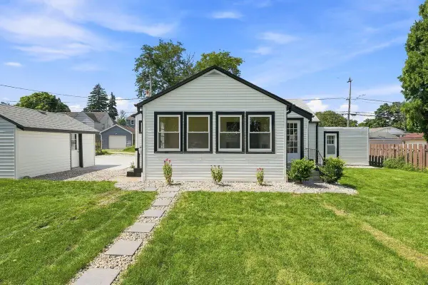 2917 S 67th St, Milwaukee, WI 53219