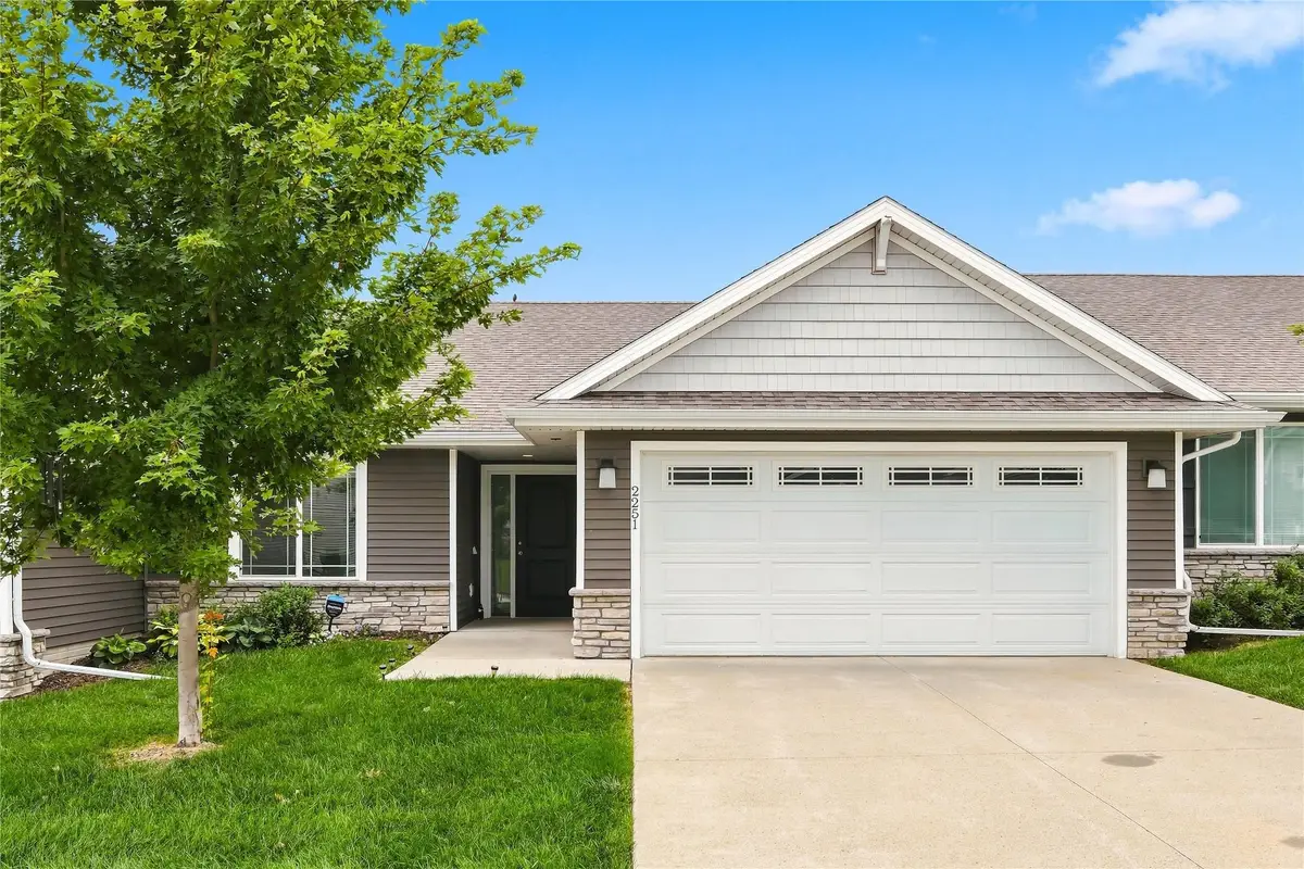 2251 E Redmond Avenue, Des Moines, IA 50320 - #1